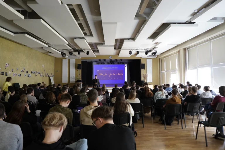 financiall lithuanians mokyklose